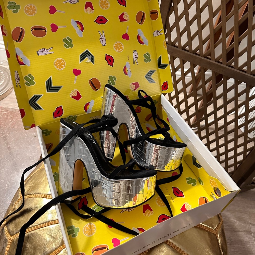 Retro Platform Lemon Drop Shoes- never been worn. Size 7
